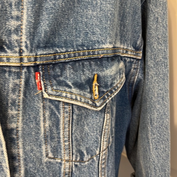 Levis X-long Trucker in Shorty denim jacket raw hem revolve - Picture 3 of 5